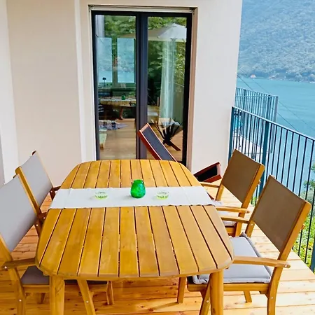 Vista Con Giardino