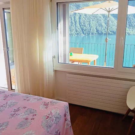Vista Con Giardino Apartment *
